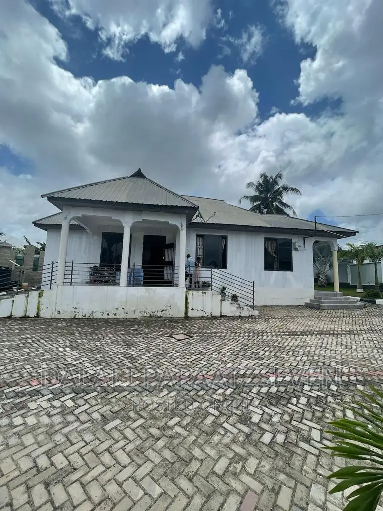 3bdrm House in Dalalipapaatzseven, Kinondoni for sale