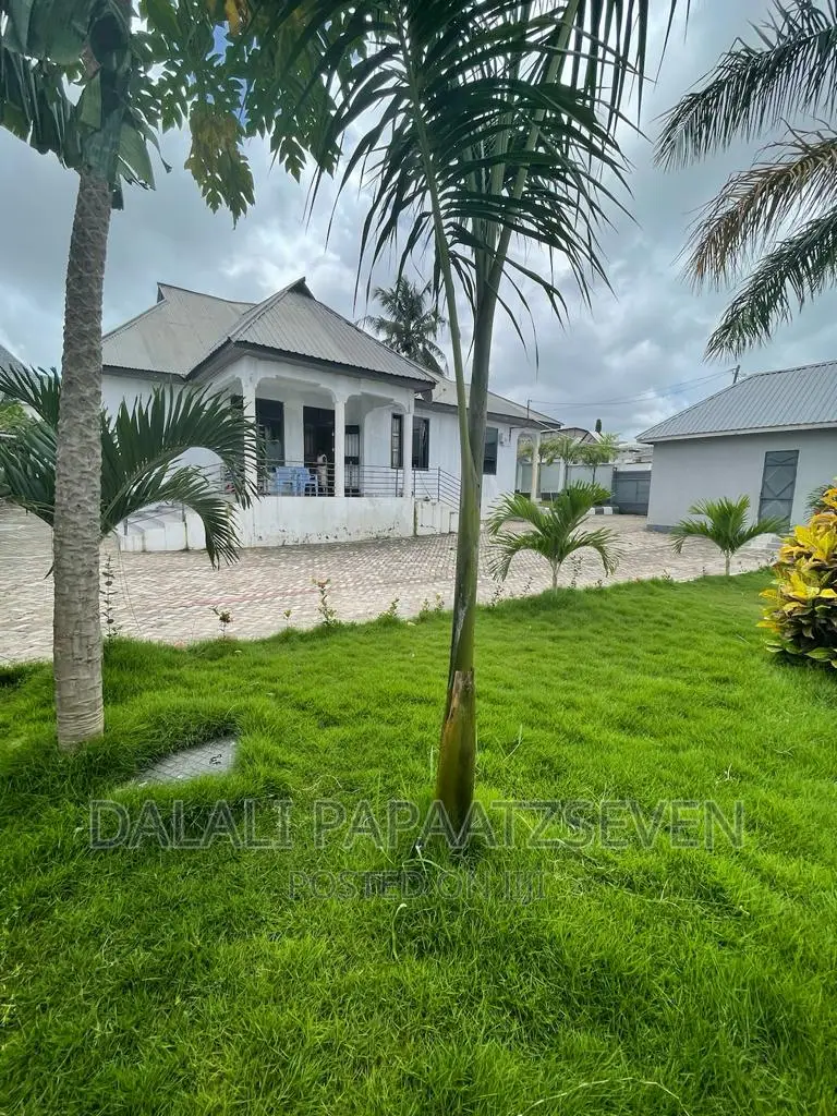 3bdrm House in Dalalipapaatzseven, Kinondoni for sale