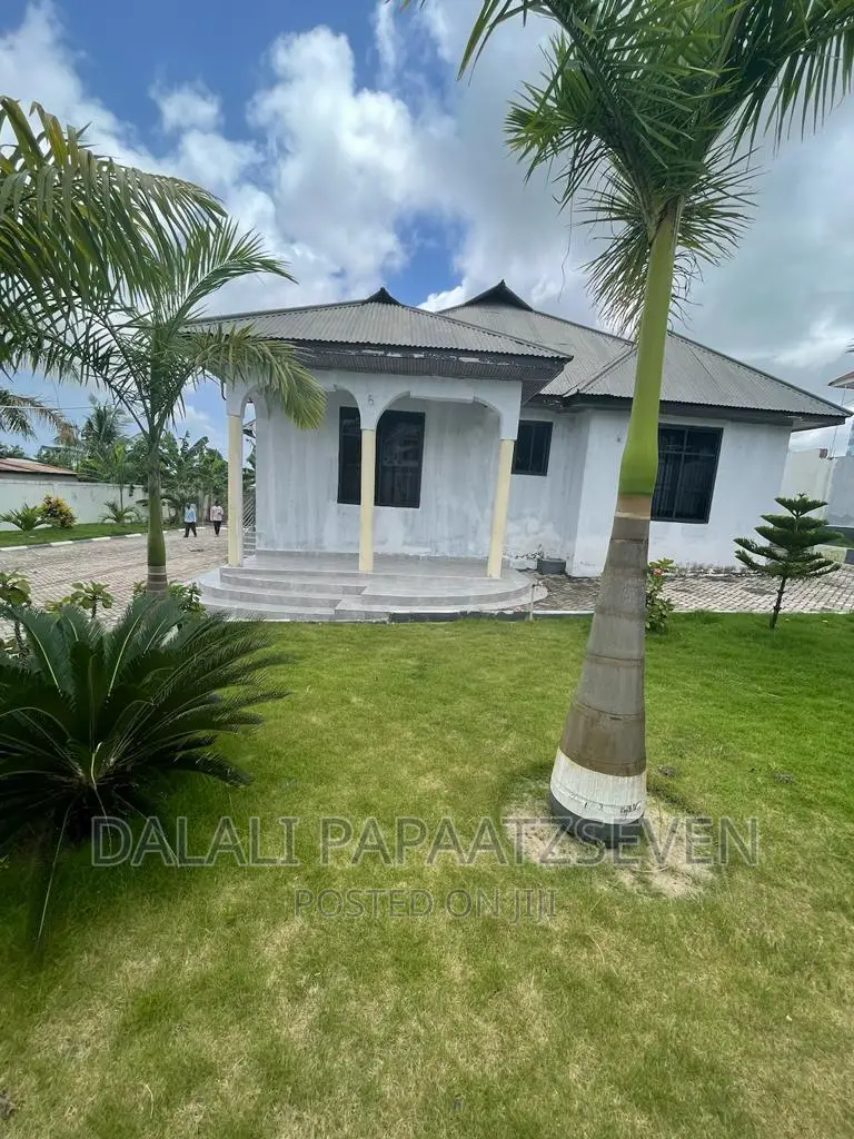 3bdrm House in Dalalipapaatzseven, Kinondoni for sale
