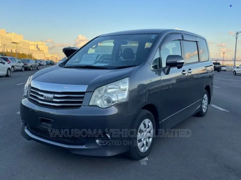 Toyota Noah 2010 Gray