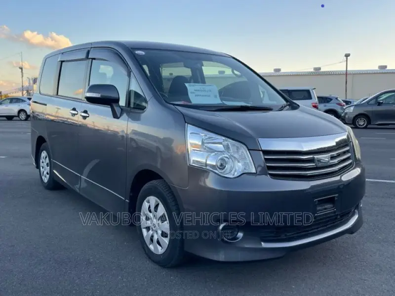Toyota Noah 2010 Gray