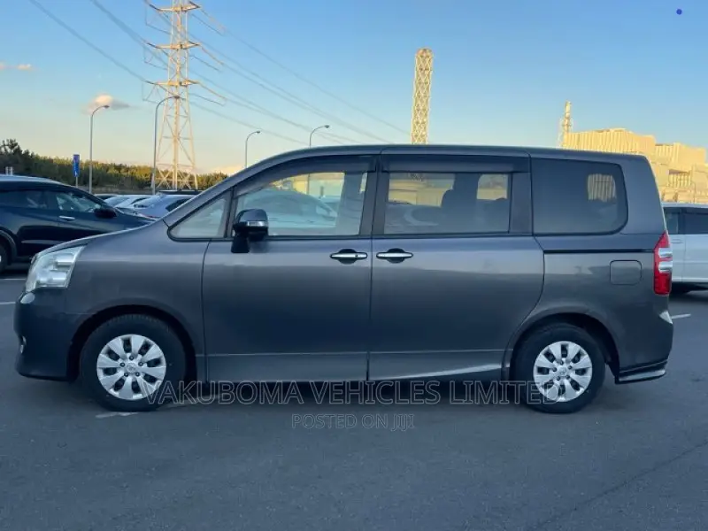 Toyota Noah 2010 Gray