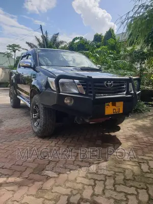 Toyota Hilux 2004 Black