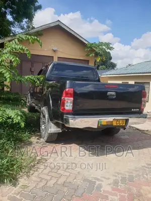 Toyota Hilux 2004 Black