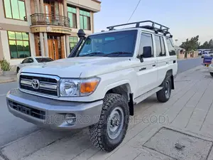 Photo - Toyota Land Cruiser 2018 White