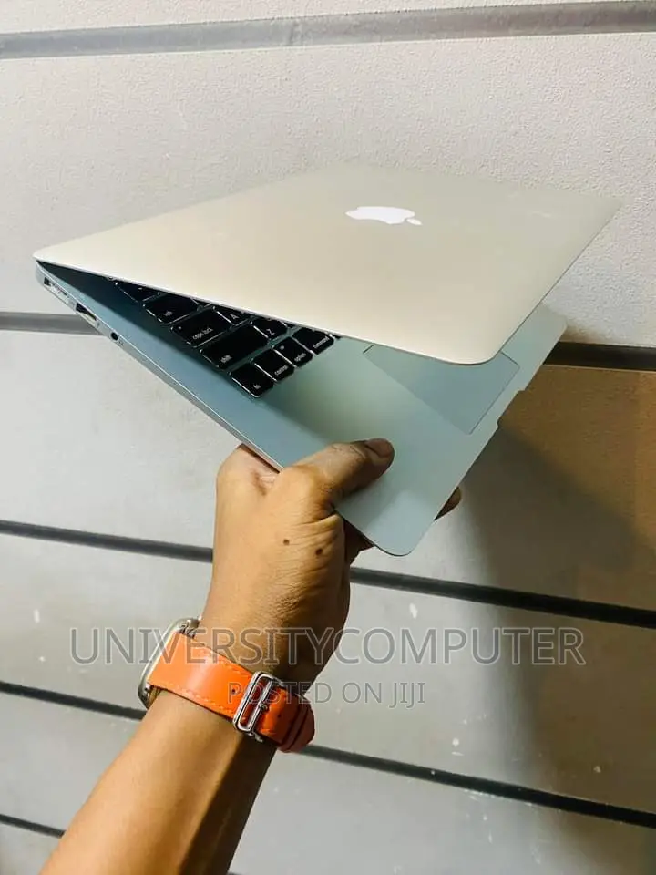 Laptop Apple MacBook Pro 2015 8GB Intel Core I5 SSD 256GB