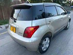 Toyota IST 2003 Silver