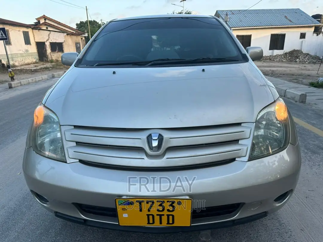 Toyota IST 2003 Silver