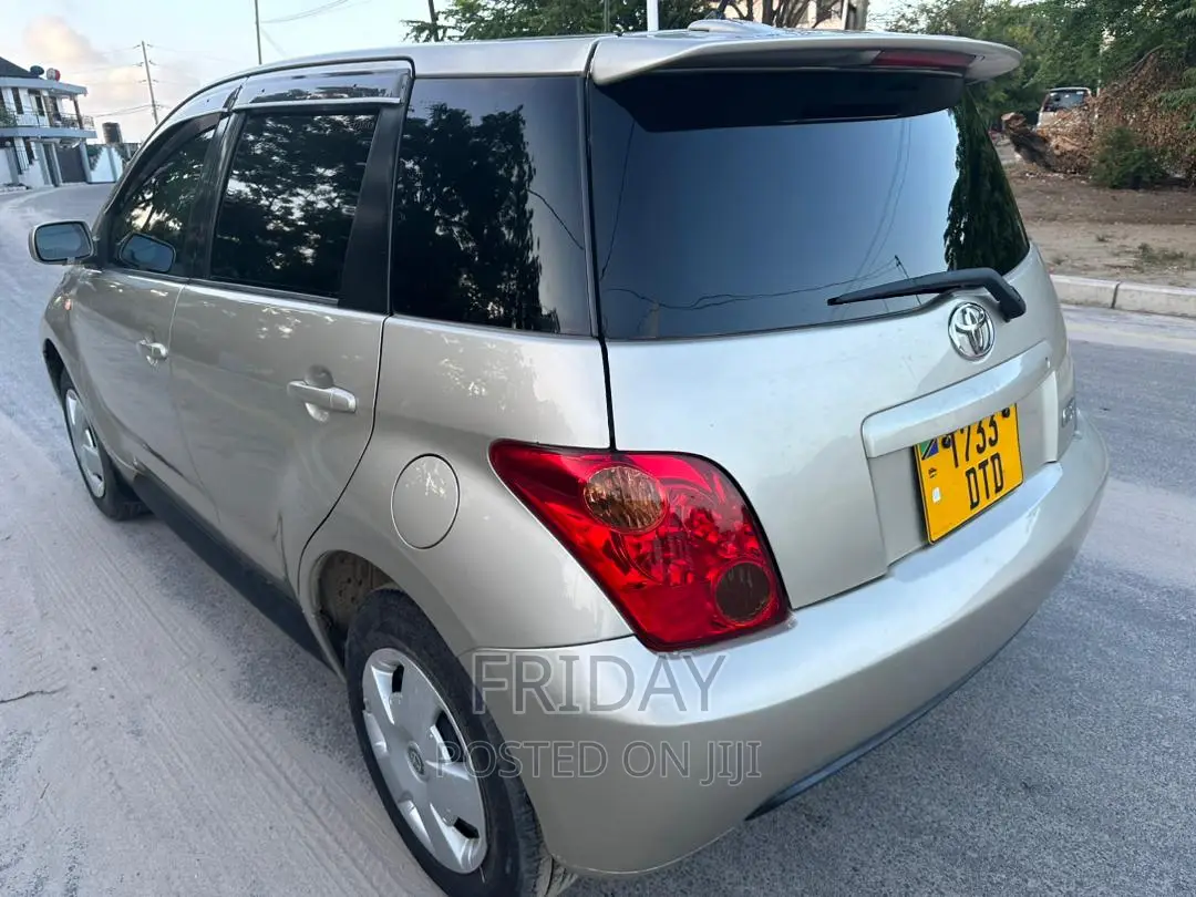 Toyota IST 2003 Silver