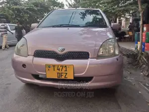 Toyota Vitz 1.0 FWD 5dr 2003 Pink