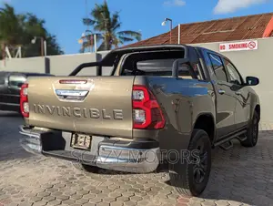 Toyota Hilux 2022 Gray