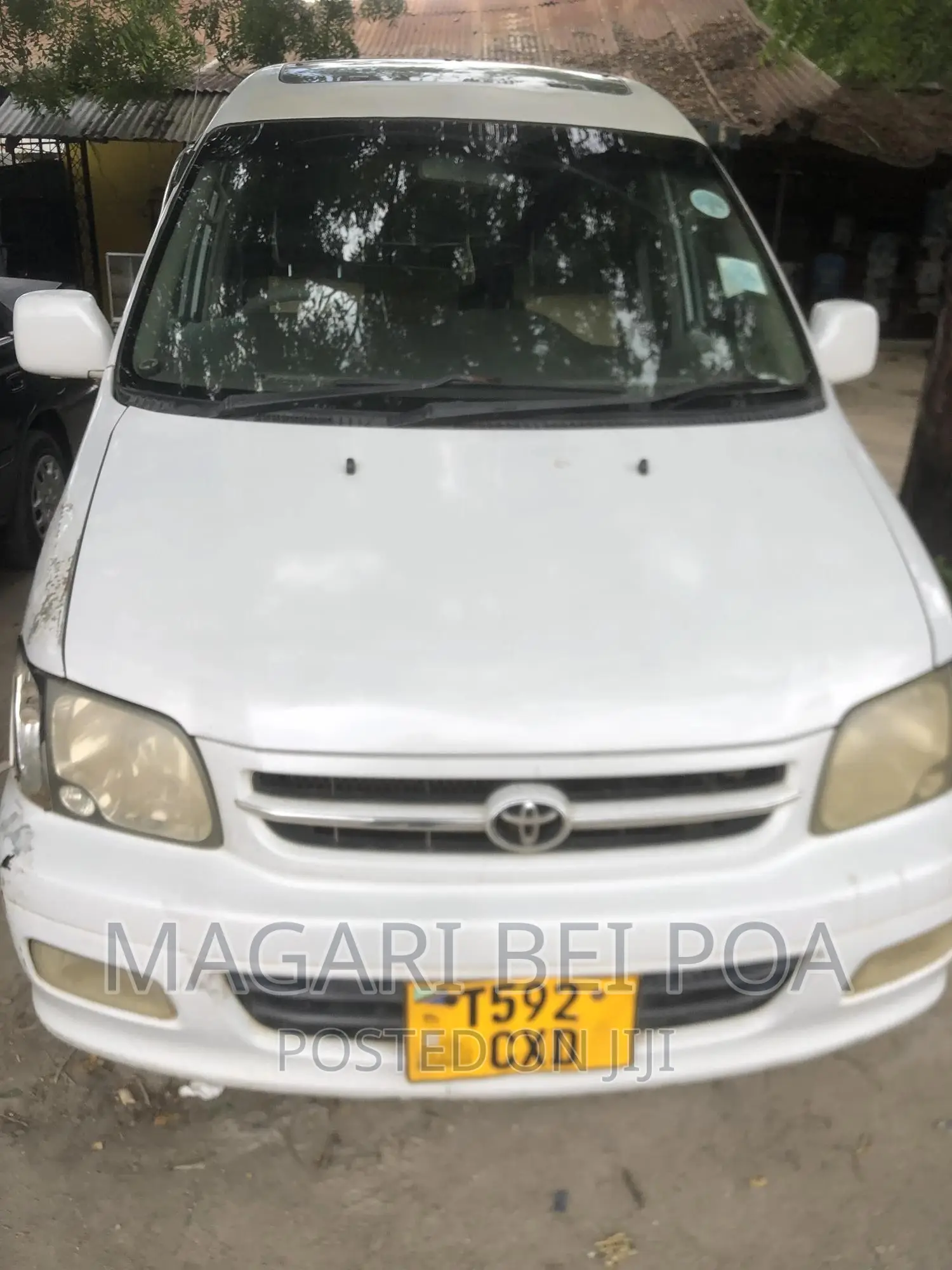 Toyota Noah 2001 White
