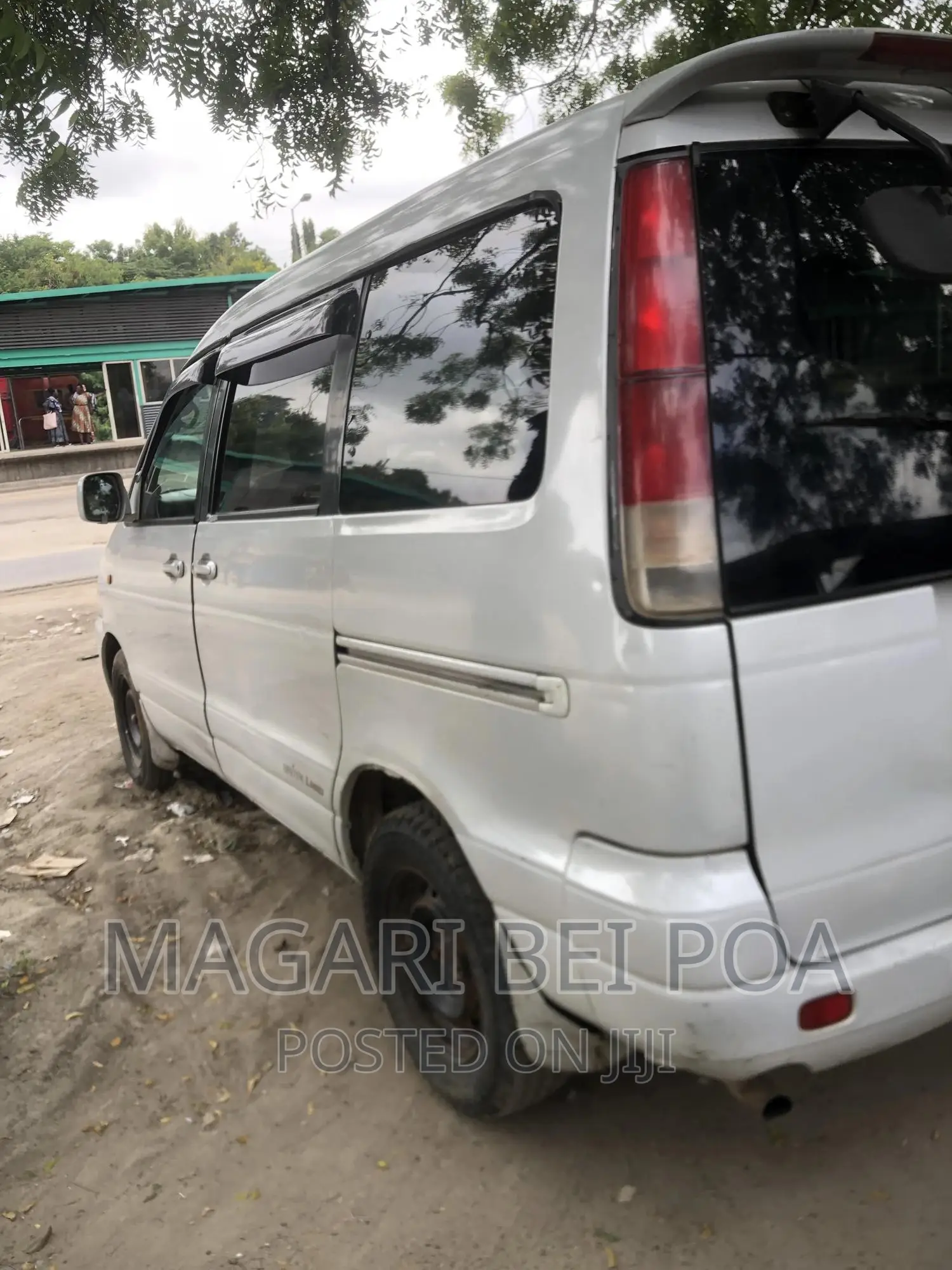 Toyota Noah 2001 White