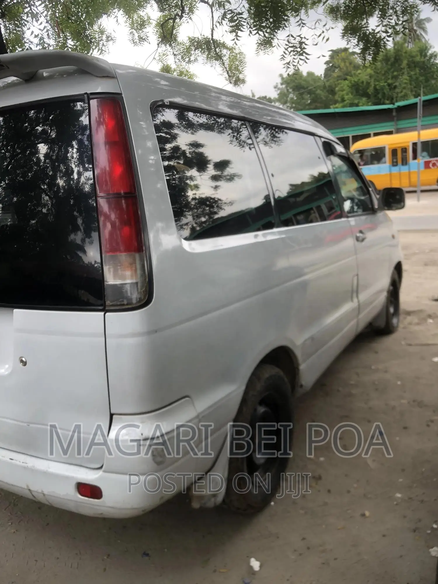 Toyota Noah 2001 White