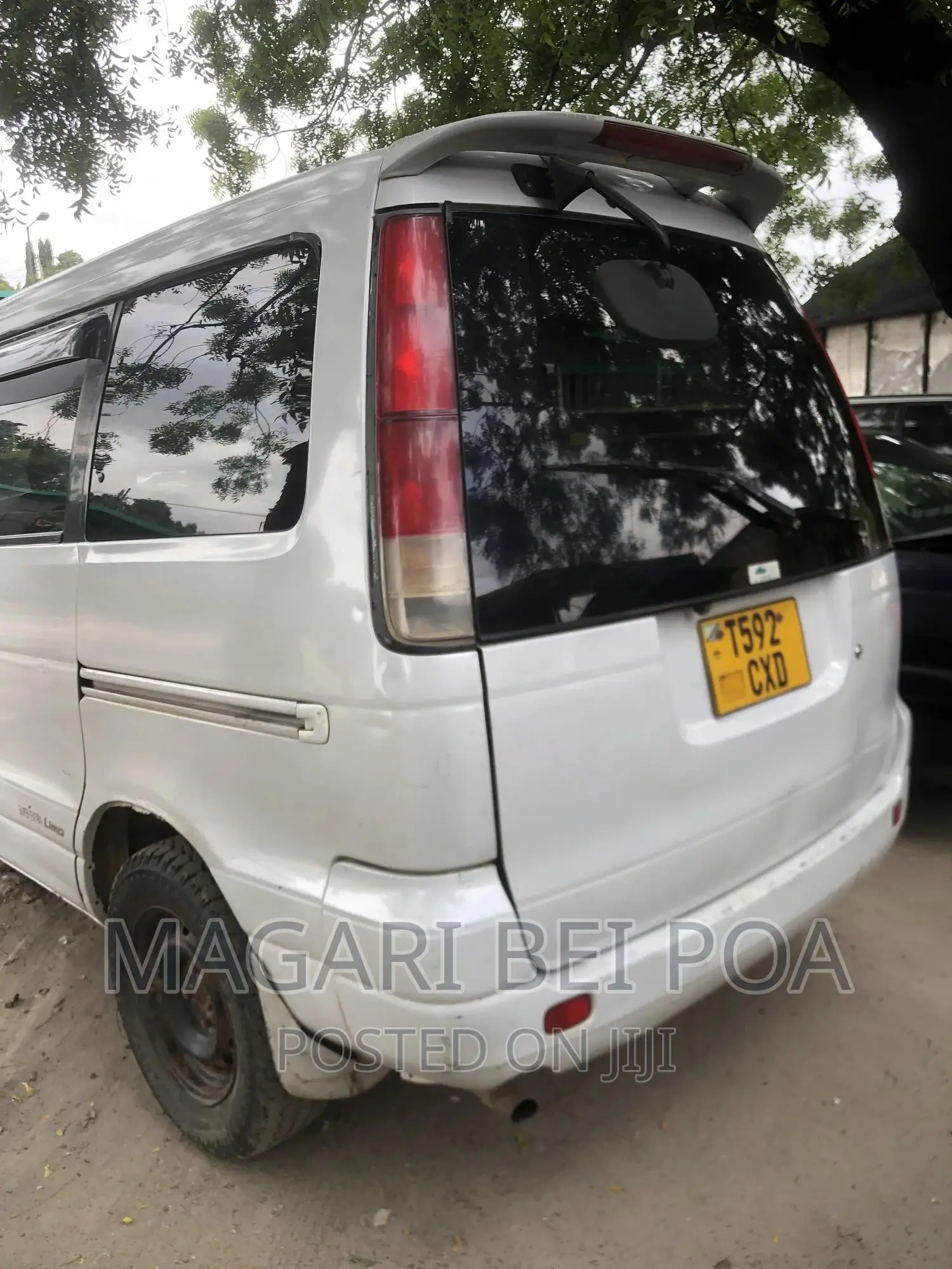 Toyota Noah 2001 White