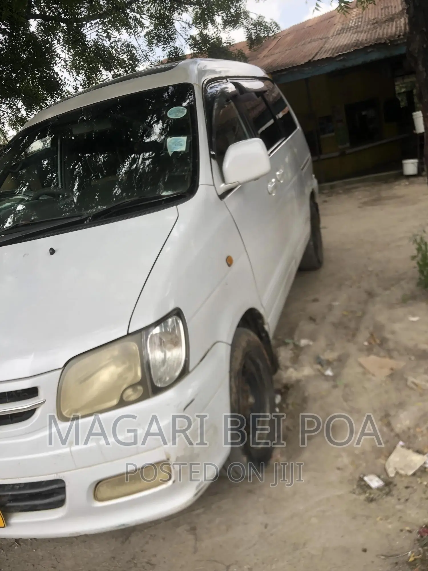 Toyota Noah 2001 White