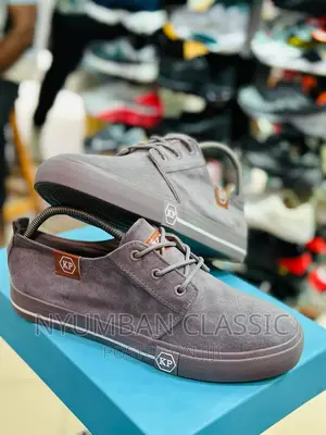 Tomy Takkies Shoes