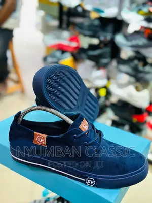 Tomy Takkies Shoes