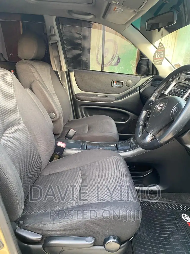 Toyota Kluger 2004 Gold