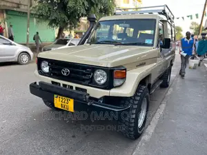 Photo - Toyota Land Cruiser 2001 Beige