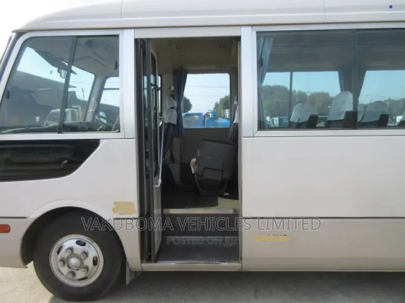 Mitsubishi Fuso Rosa 1999 Beige