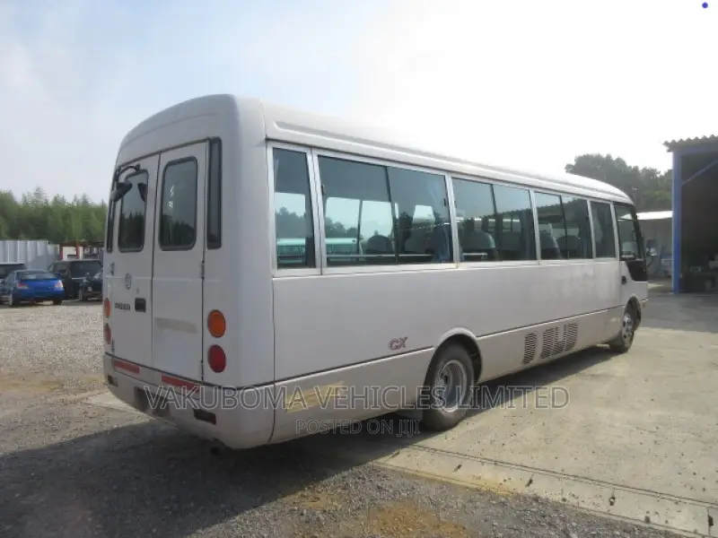 Mitsubishi Fuso Rosa 1999 Beige
