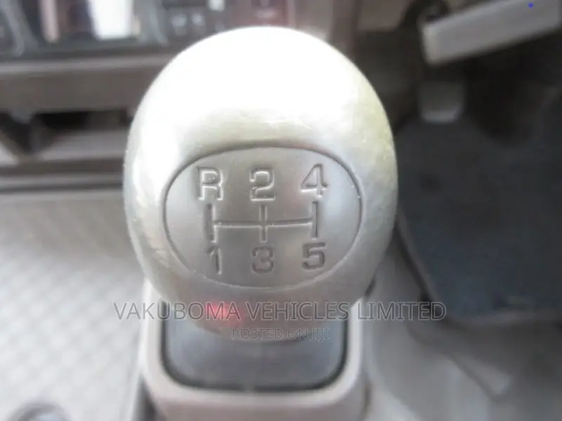 Mitsubishi Fuso Rosa 1999 Beige