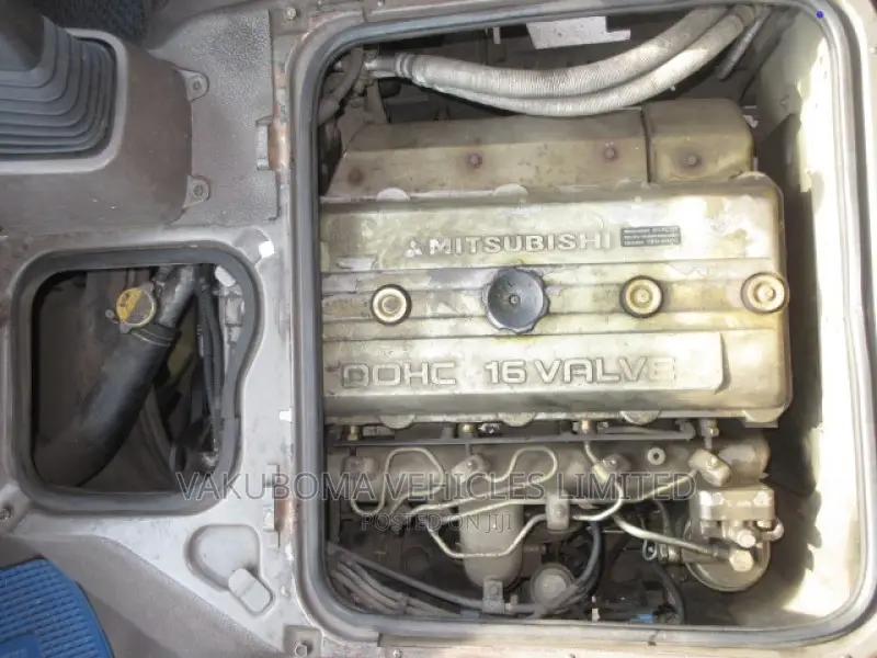 Mitsubishi Fuso Rosa 1999 Beige