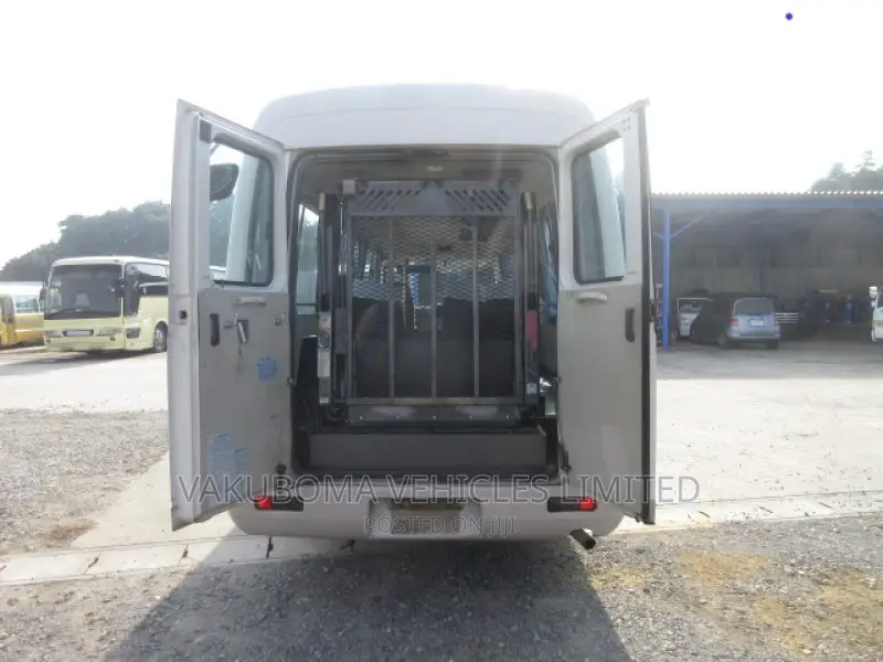Mitsubishi Fuso Rosa 1999 Beige