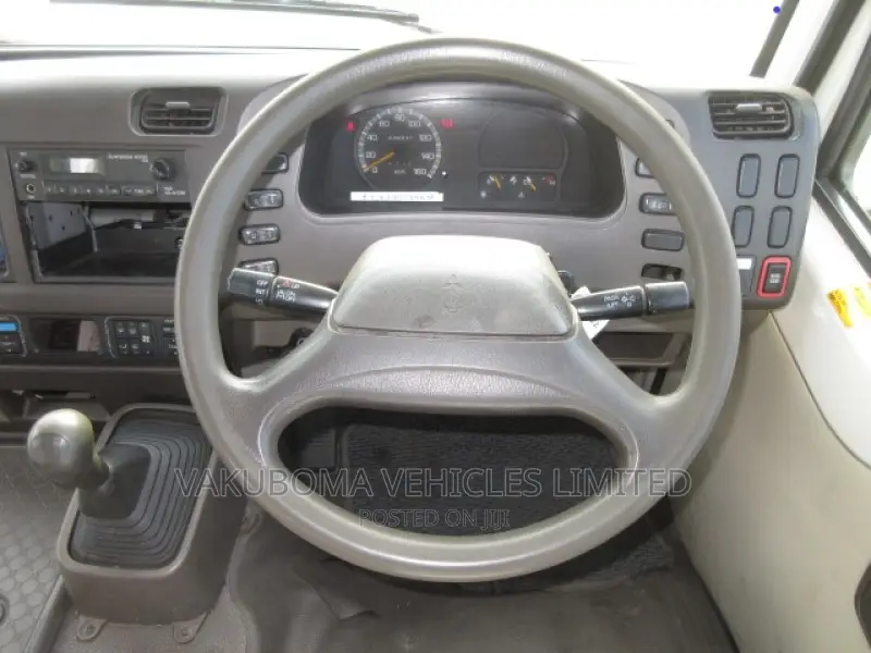 Mitsubishi Fuso Rosa 1999 Beige
