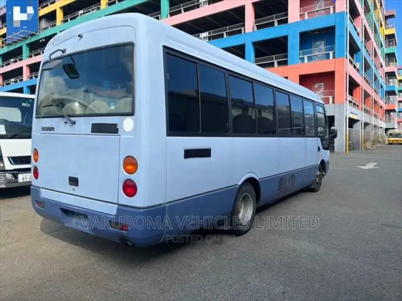 Mitsubishi Fuso Rosa 2001 Blue