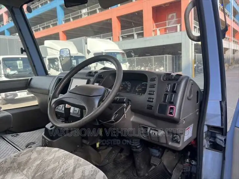 Mitsubishi Fuso Rosa 2001 Blue