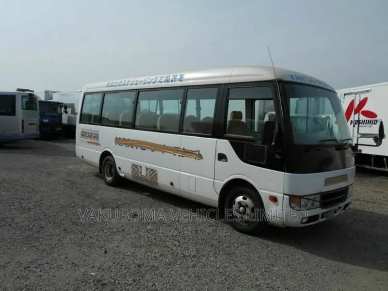 Mitsubishi Fuso Rosa 2011 White