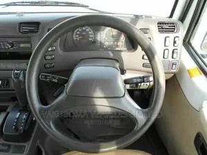 Mitsubishi Fuso Rosa 2011 White