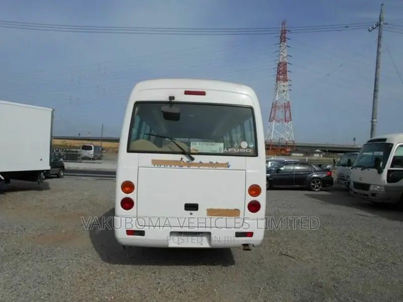 Mitsubishi Fuso Rosa 2011 White