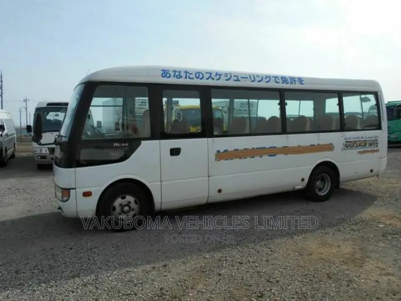 Mitsubishi Fuso Rosa 2011 White