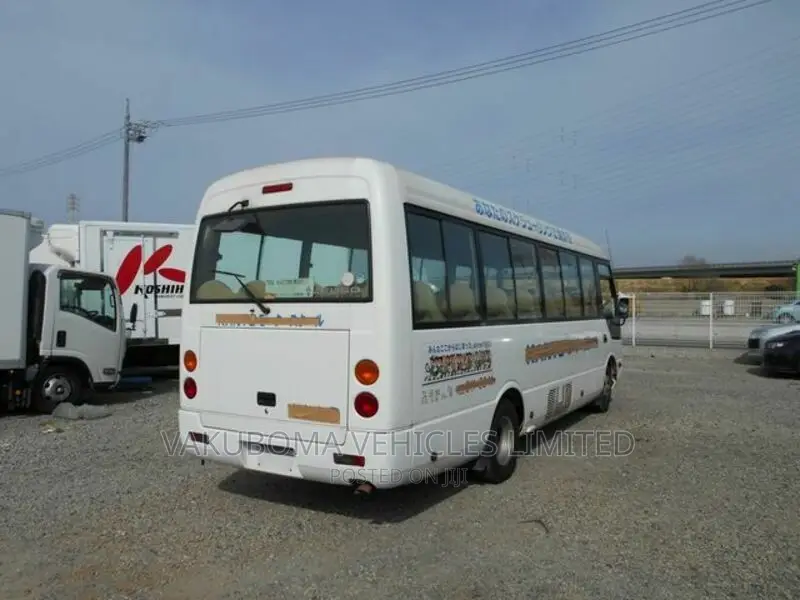 Mitsubishi Fuso Rosa 2011 White