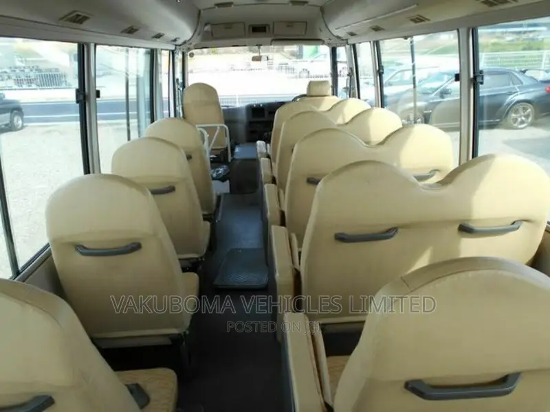 Mitsubishi Fuso Rosa 2011 White