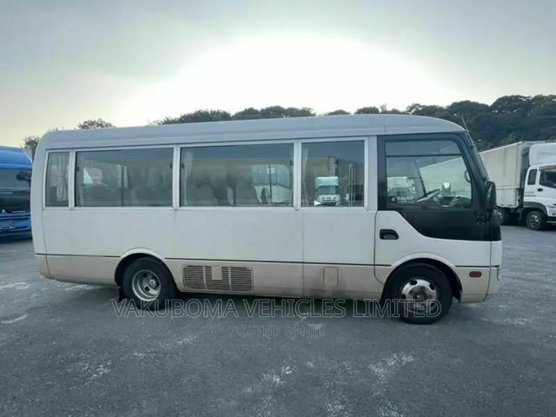 Mitsubishi Fuso Rosa 2002 White