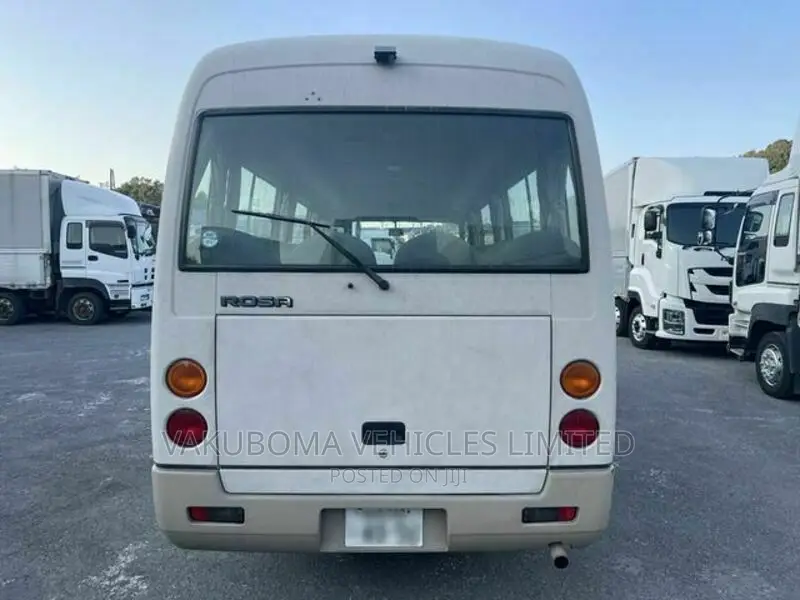 Mitsubishi Fuso Rosa 2002 White
