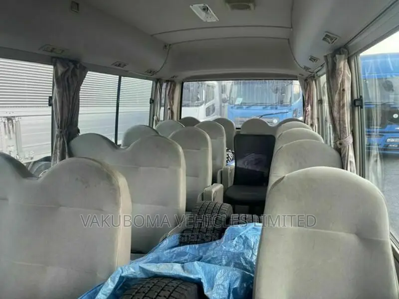 Mitsubishi Fuso Rosa 2002 White