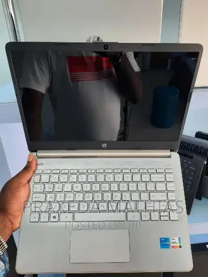 New Laptop HP 14-dq1088wm 8GB Intel Core i5 SSD 512GB