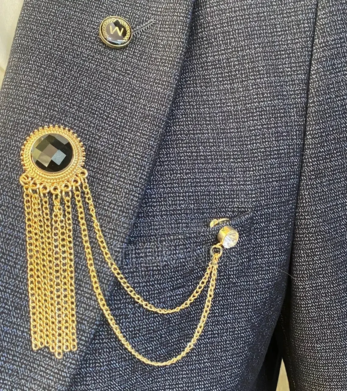 Suits Lebel Pins