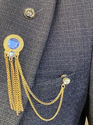 Suits Lebel Pins