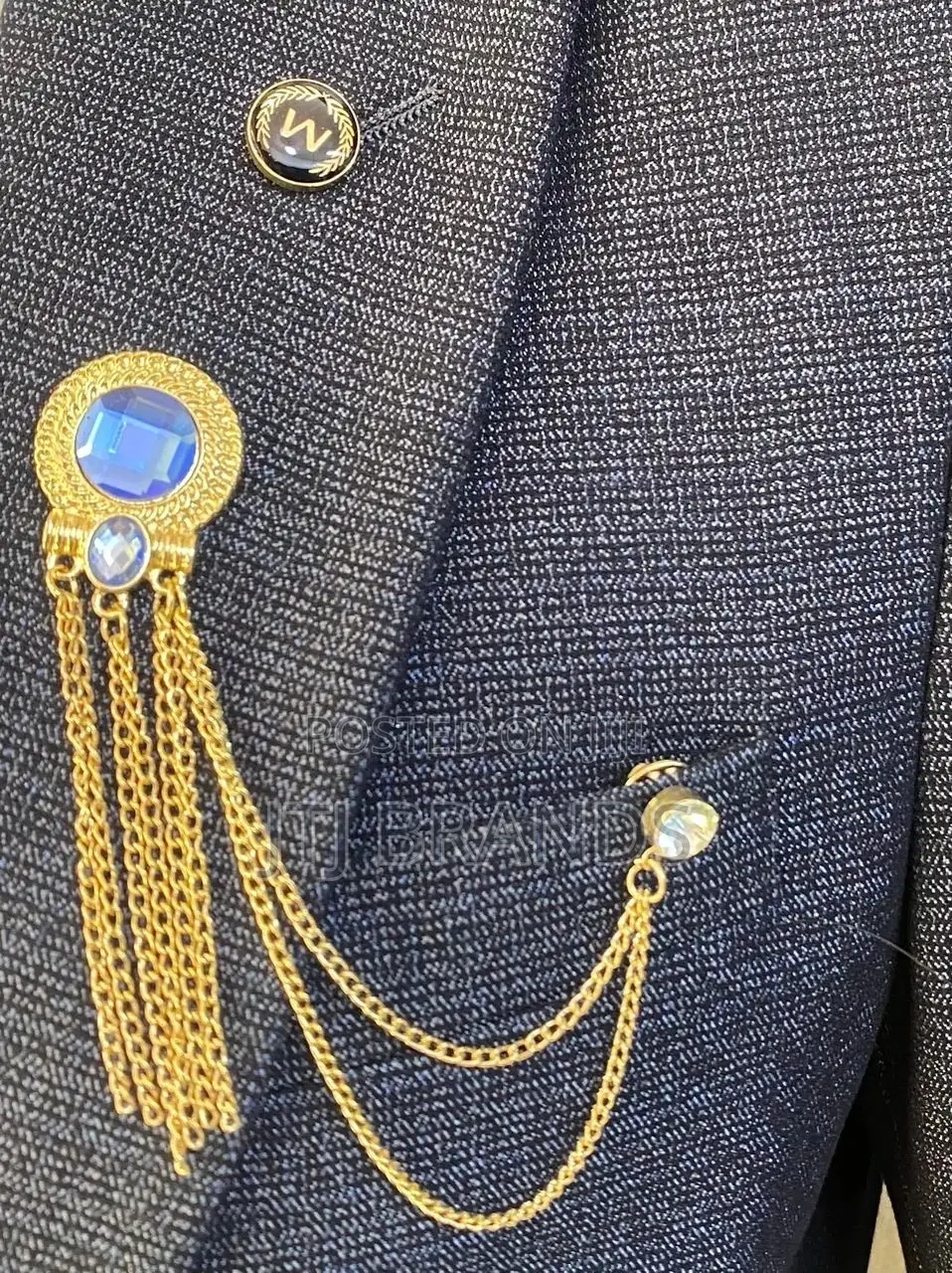 Suits Lebel Pins