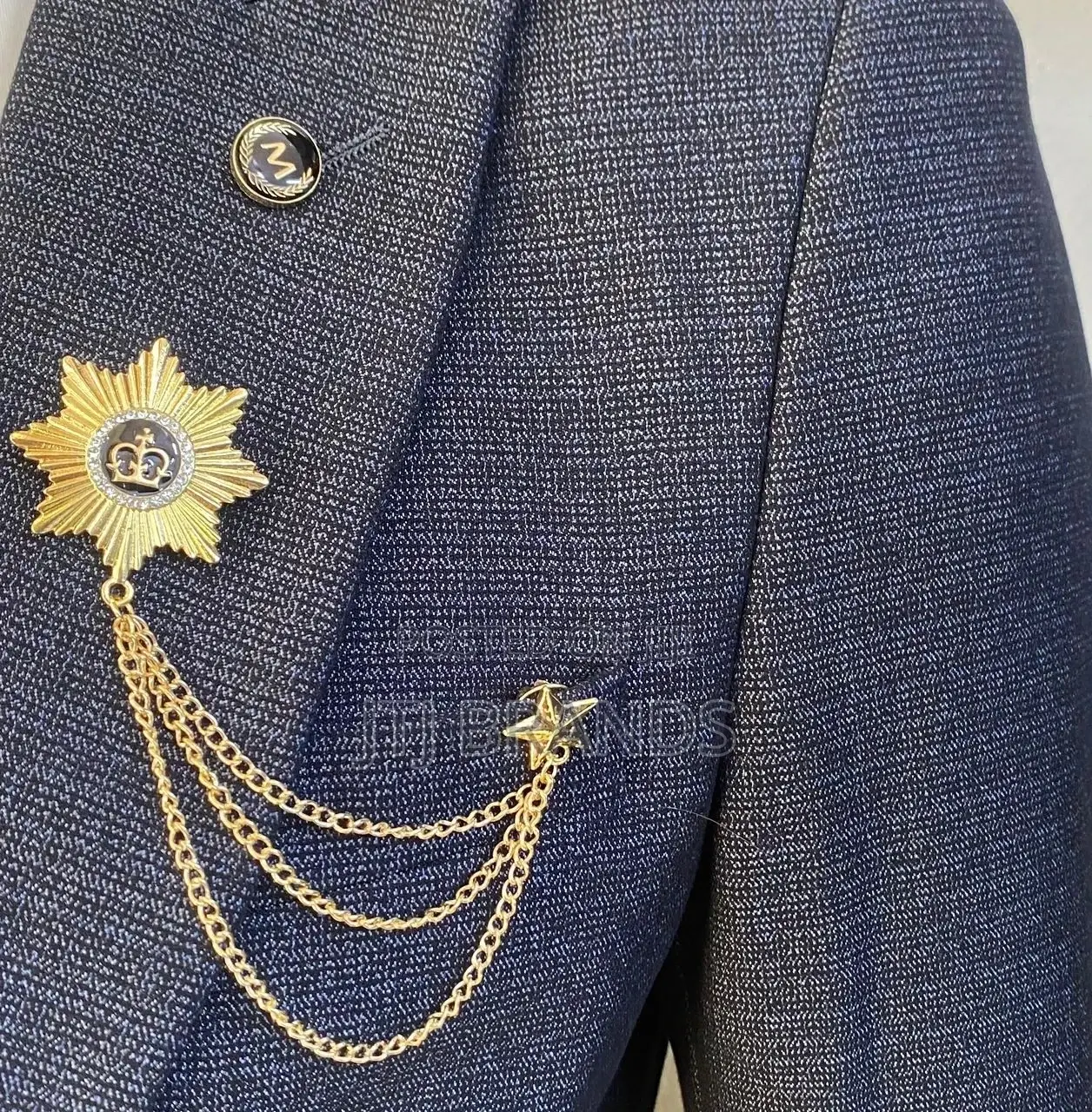 Suits Lebel Pins