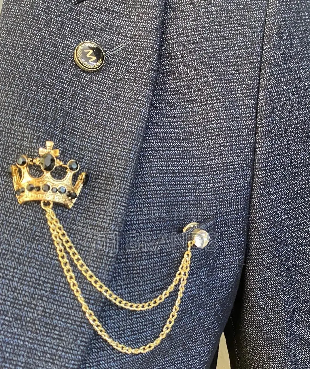 Suits Lebel Pins