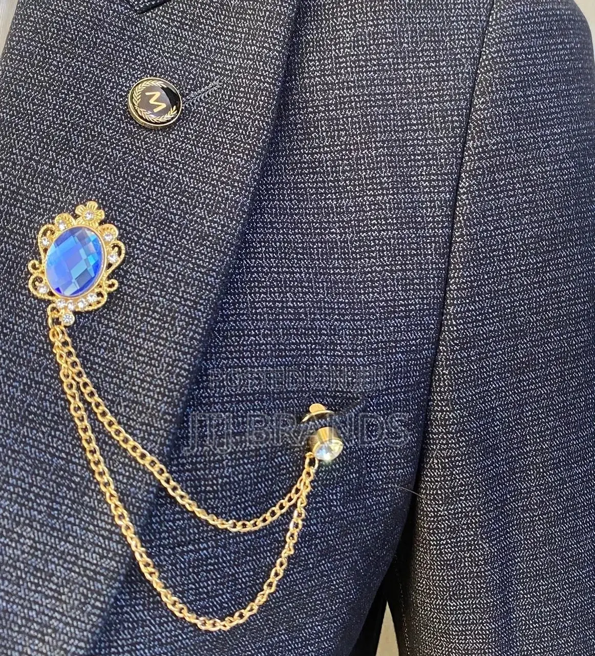Suits Lebel Pins