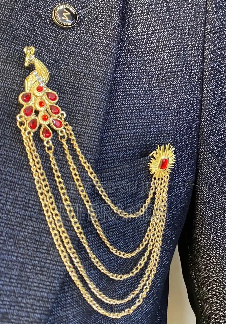 Suits Lebel Pins