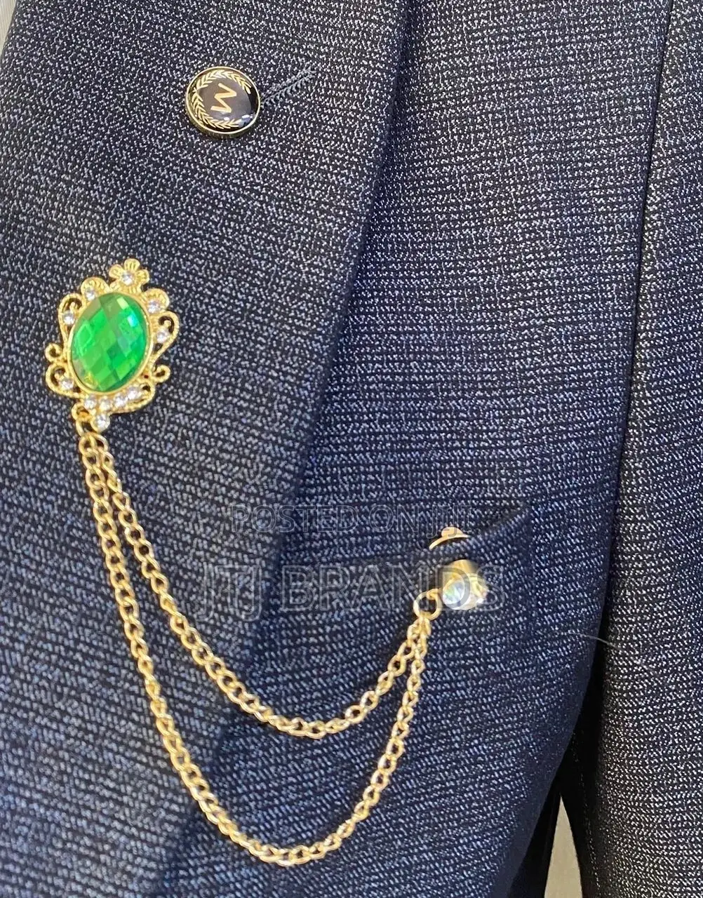 Suits Lebel Pins